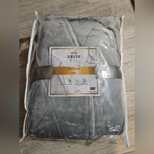 New Touche Plush Robe in Gray Size Large